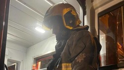 Пожарные потушили горящий бульдозер в Шахтерске