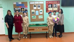 В школе Шахтерска открыли «Парту Героя»