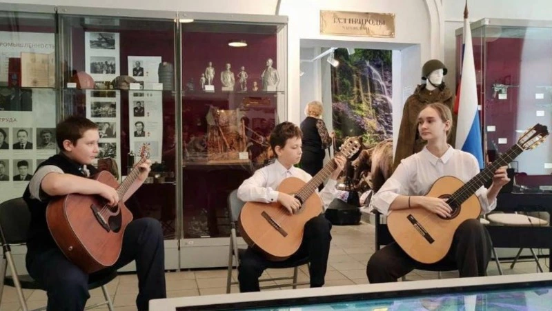 Праздничный концерт для семей участников СВО провели в Углегорске
