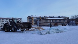 Ледяные горки убирают в Шахтерске и Углегорске 