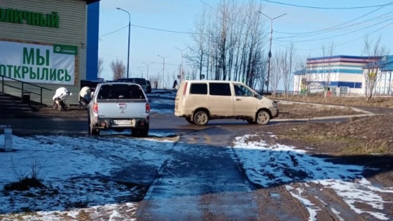 Автомобилисты Шахтерска используют пешеходные дорожки для проезда