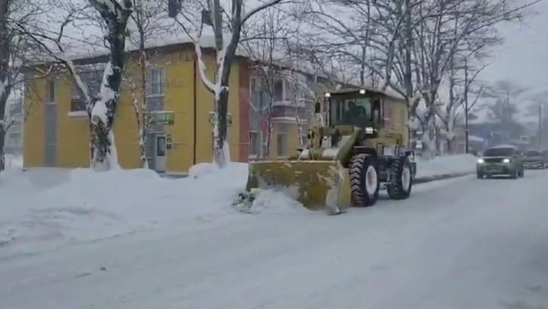 Углегорский район активно чистят от снега