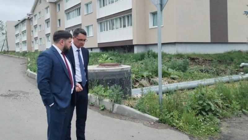 Мэр Федор Филин осмотрел улицы Шахтерска и выявил замечания